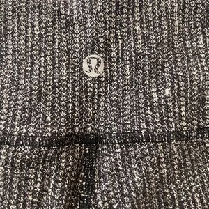 Lululemon Black/White/Gray patterned leggings size 4